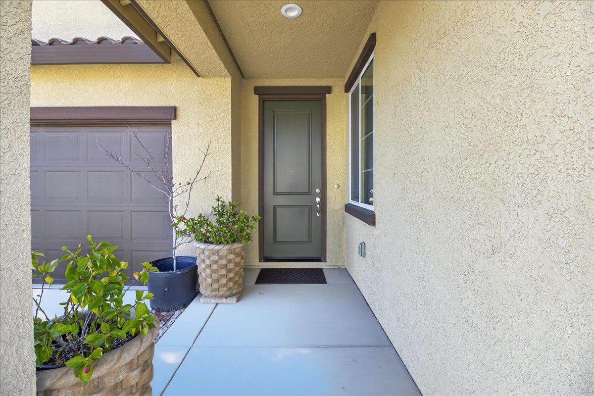 Detail Gallery Image 5 of 46 For 3076 Palomino Way, Hollister,  CA 95023 - 5 Beds | 3 Baths