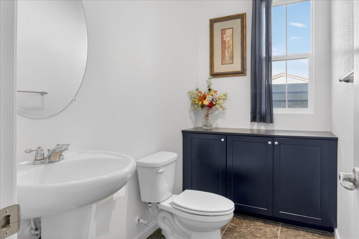 Detail Gallery Image 7 of 46 For 3076 Palomino Way, Hollister,  CA 95023 - 5 Beds | 3 Baths