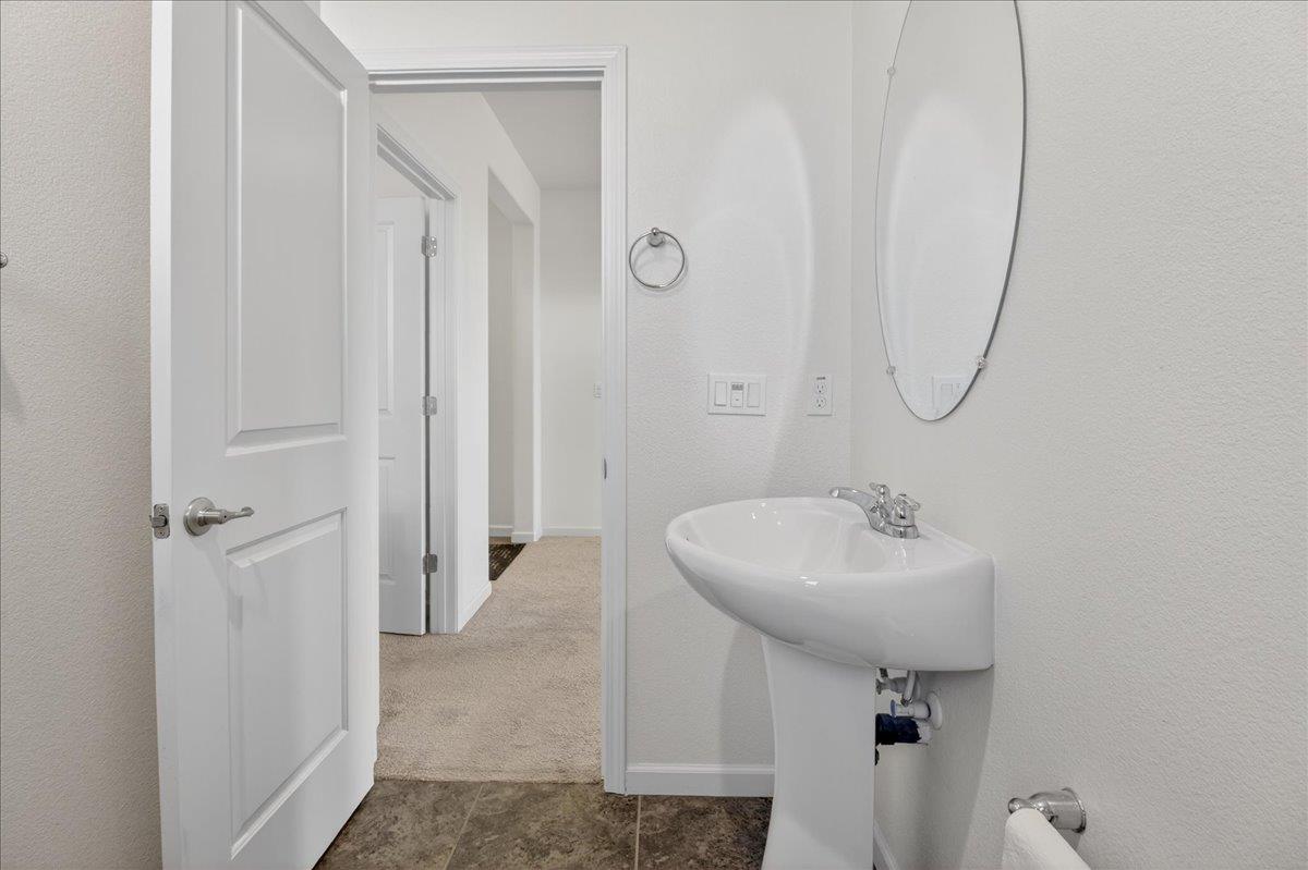 Detail Gallery Image 8 of 46 For 3076 Palomino Way, Hollister,  CA 95023 - 5 Beds | 3 Baths