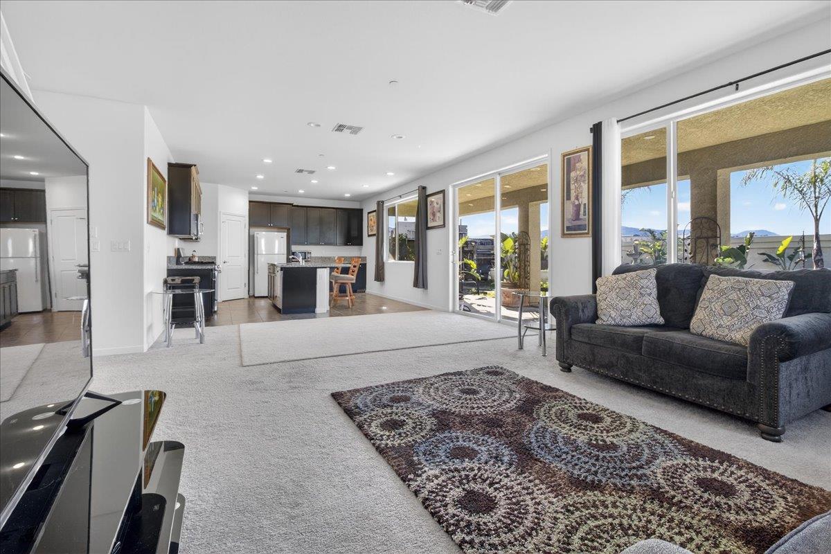 Detail Gallery Image 9 of 46 For 3076 Palomino Way, Hollister,  CA 95023 - 5 Beds | 3 Baths