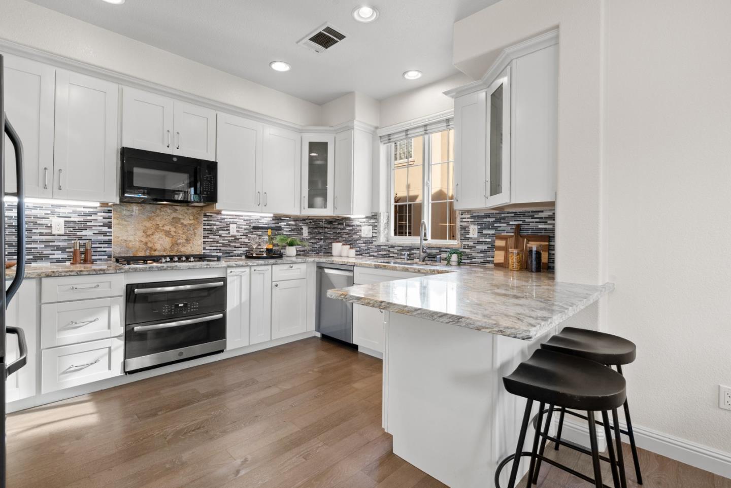 Detail Gallery Image 22 of 54 For 4559 Laird Cir, Santa Clara,  CA 95054 - 3 Beds | 2/1 Baths