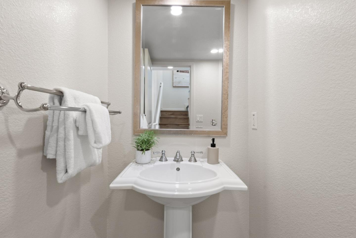 Detail Gallery Image 26 of 54 For 4559 Laird Cir, Santa Clara,  CA 95054 - 3 Beds | 2/1 Baths