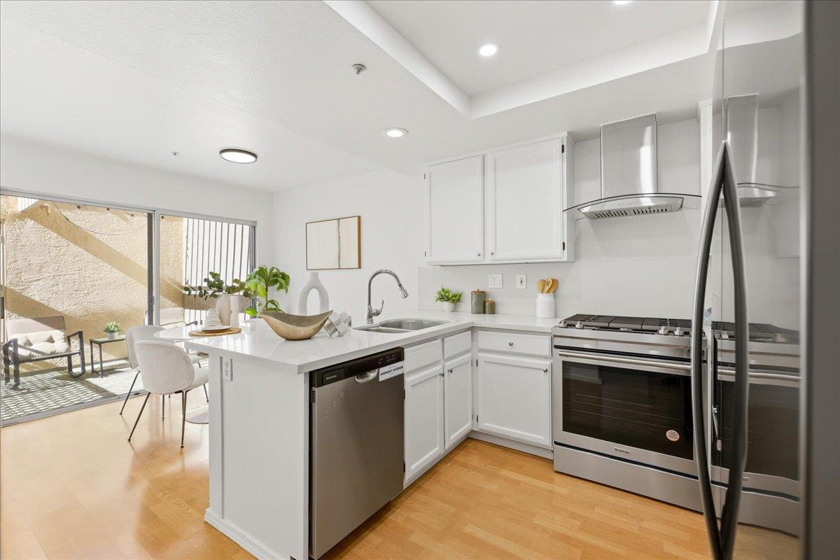 Detail Gallery Image 11 of 72 For 410 Galleria Dr #6,  San Jose,  CA 95134 - 2 Beds | 2/1 Baths