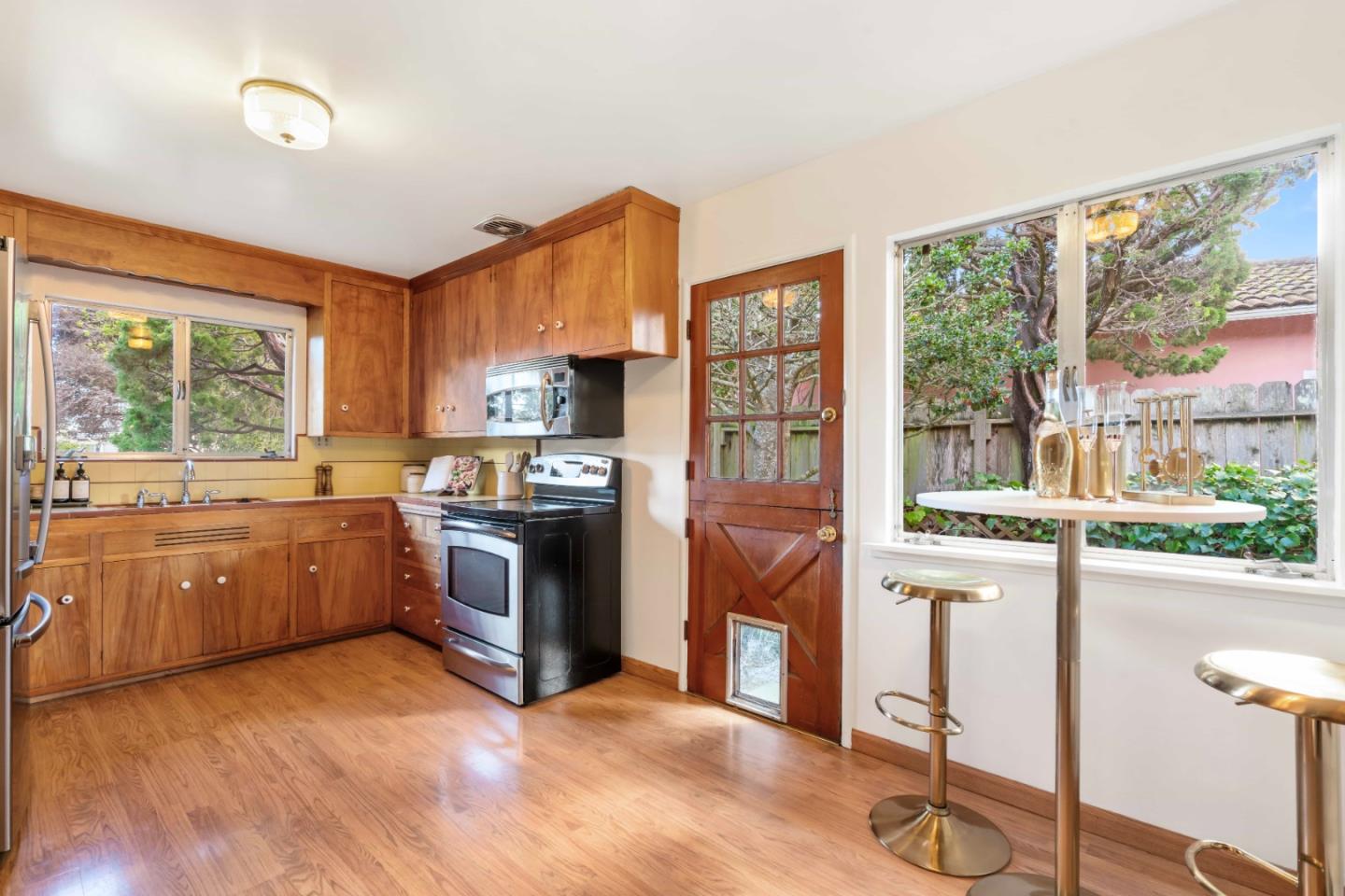 Detail Gallery Image 15 of 49 For 21 Colorados Dr, Millbrae,  CA 94030 - 3 Beds | 3 Baths