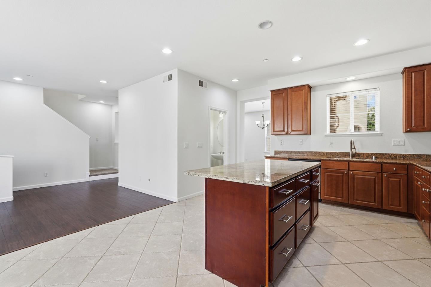 Detail Gallery Image 11 of 35 For 798 Adeline Ave, San Jose,  CA 95136 - 4 Beds | 3/1 Baths