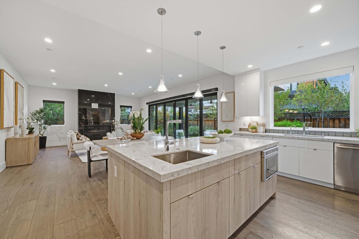 Detail Gallery Image 10 of 75 For 575 Maybell Ave, Palo Alto,  CA 94306 - 5 Beds | 6/1 Baths