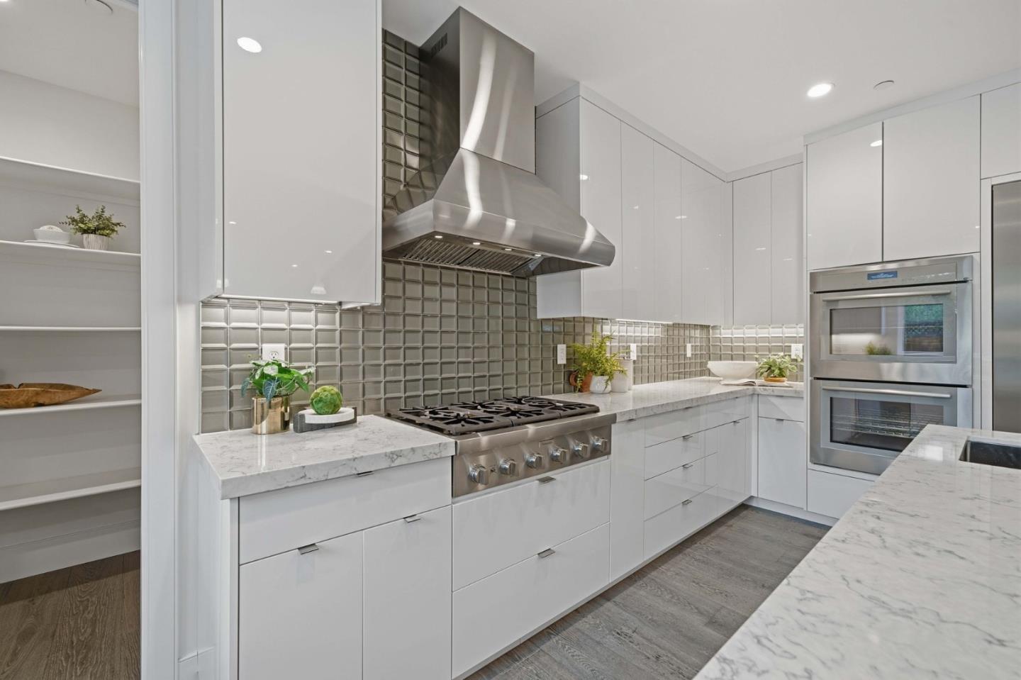 Detail Gallery Image 11 of 75 For 575 Maybell Ave, Palo Alto,  CA 94306 - 5 Beds | 6/1 Baths