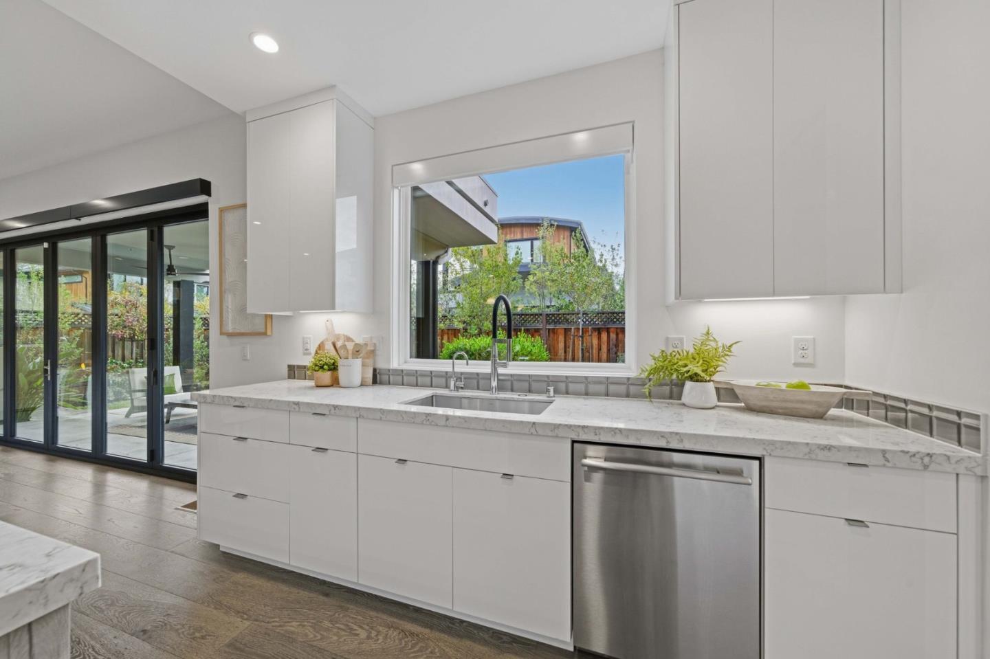 Detail Gallery Image 12 of 75 For 575 Maybell Ave, Palo Alto,  CA 94306 - 5 Beds | 6/1 Baths