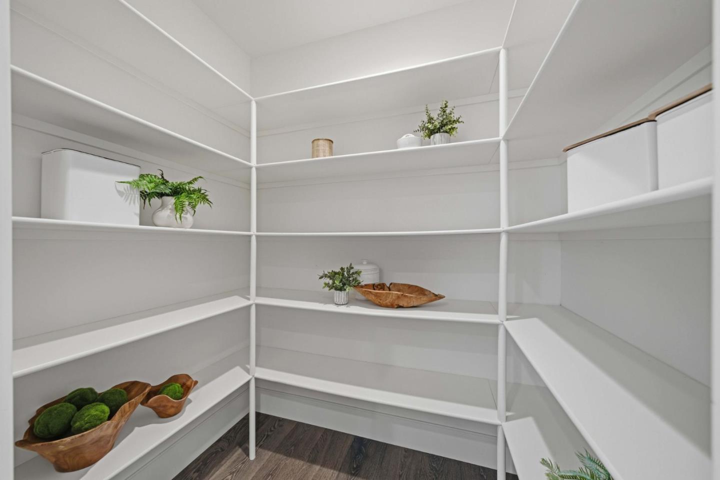 Detail Gallery Image 15 of 75 For 575 Maybell Ave, Palo Alto,  CA 94306 - 5 Beds | 6/1 Baths