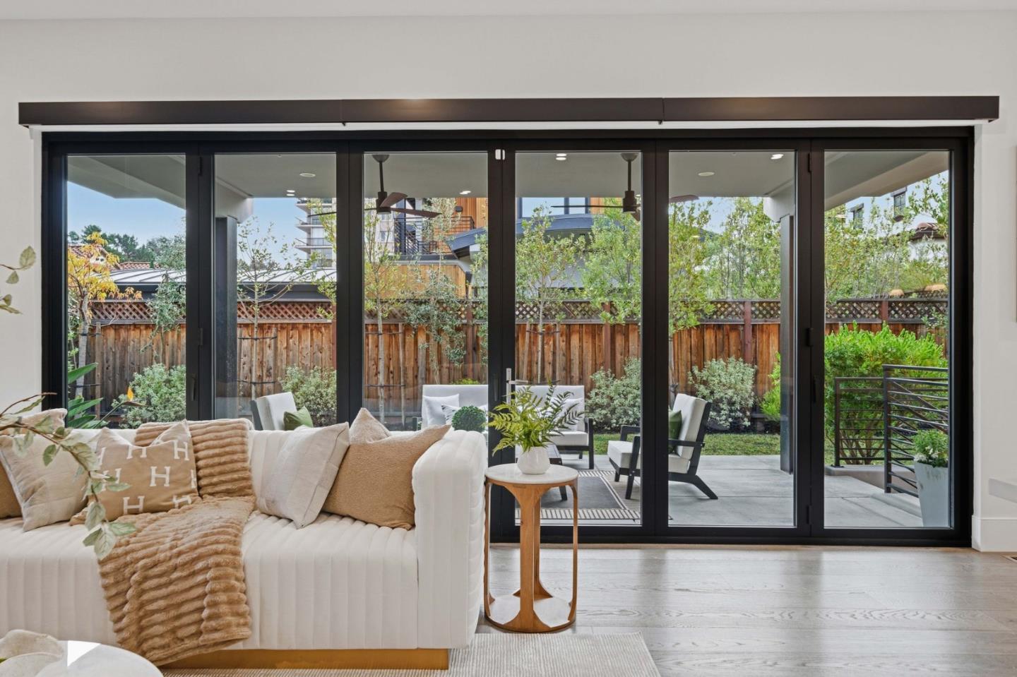 Detail Gallery Image 16 of 75 For 575 Maybell Ave, Palo Alto,  CA 94306 - 5 Beds | 6/1 Baths