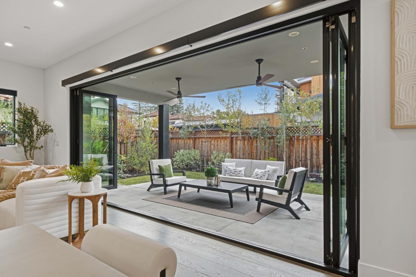 Detail Gallery Image 18 of 75 For 575 Maybell Ave, Palo Alto,  CA 94306 - 5 Beds | 6/1 Baths