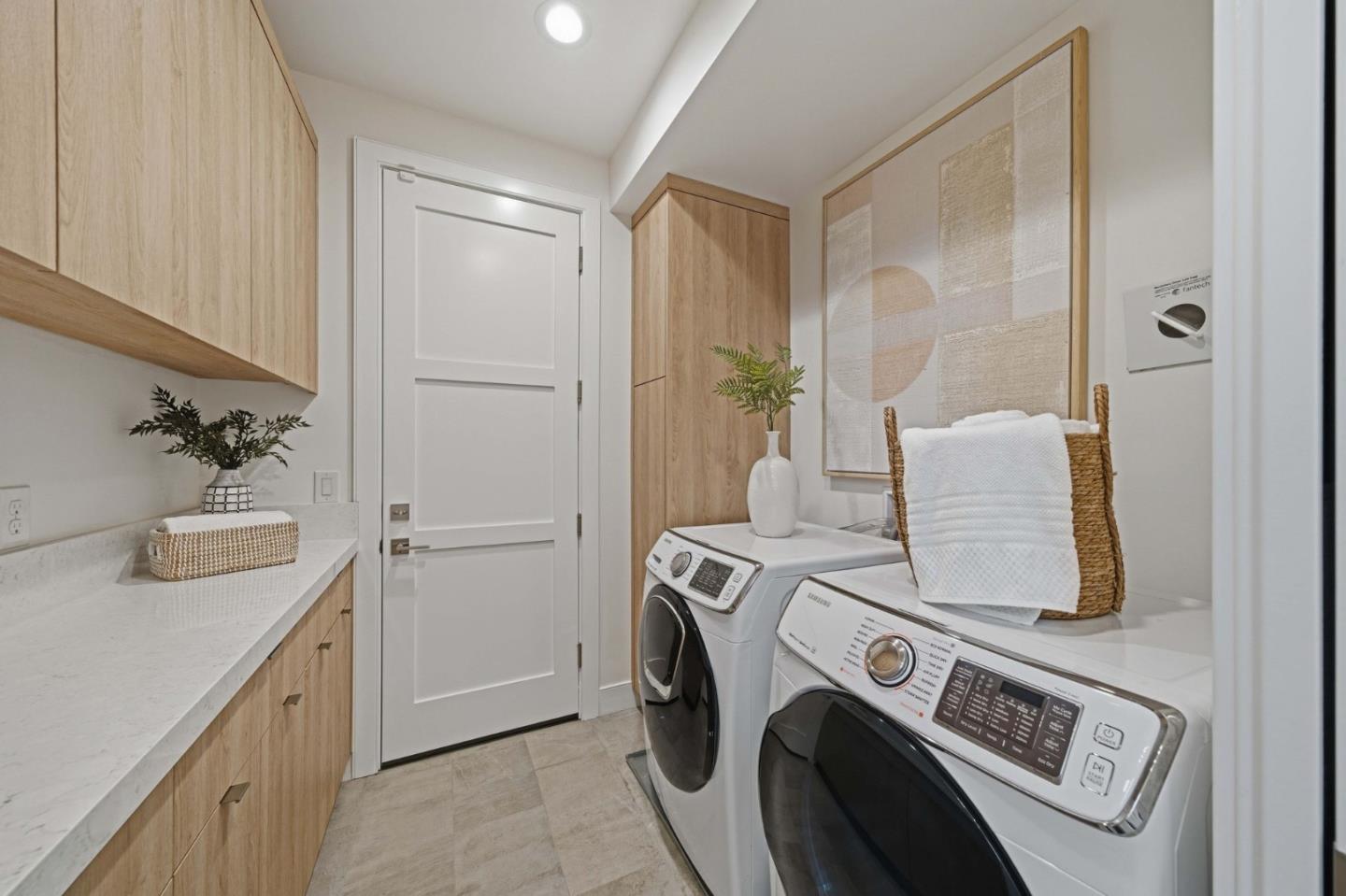 Detail Gallery Image 20 of 75 For 575 Maybell Ave, Palo Alto,  CA 94306 - 5 Beds | 6/1 Baths