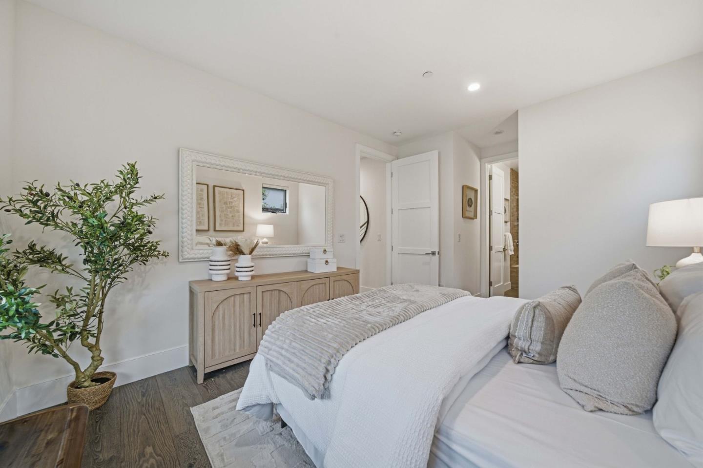 Detail Gallery Image 23 of 75 For 575 Maybell Ave, Palo Alto,  CA 94306 - 5 Beds | 6/1 Baths