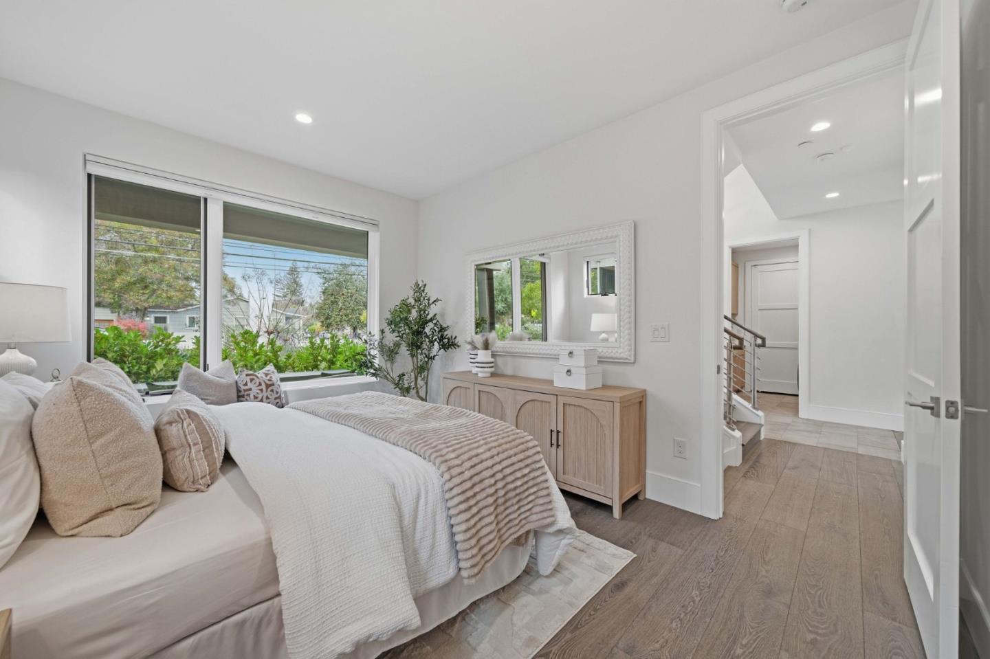 Detail Gallery Image 24 of 75 For 575 Maybell Ave, Palo Alto,  CA 94306 - 5 Beds | 6/1 Baths