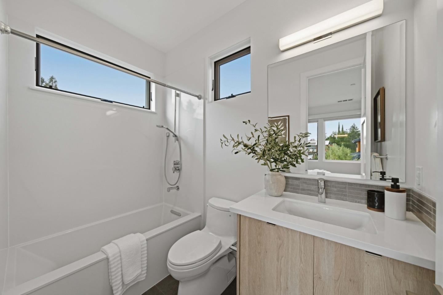 Detail Gallery Image 32 of 75 For 575 Maybell Ave, Palo Alto,  CA 94306 - 5 Beds | 6/1 Baths