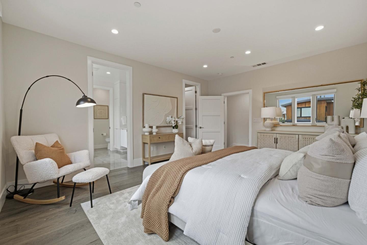 Detail Gallery Image 37 of 75 For 575 Maybell Ave, Palo Alto,  CA 94306 - 5 Beds | 6/1 Baths