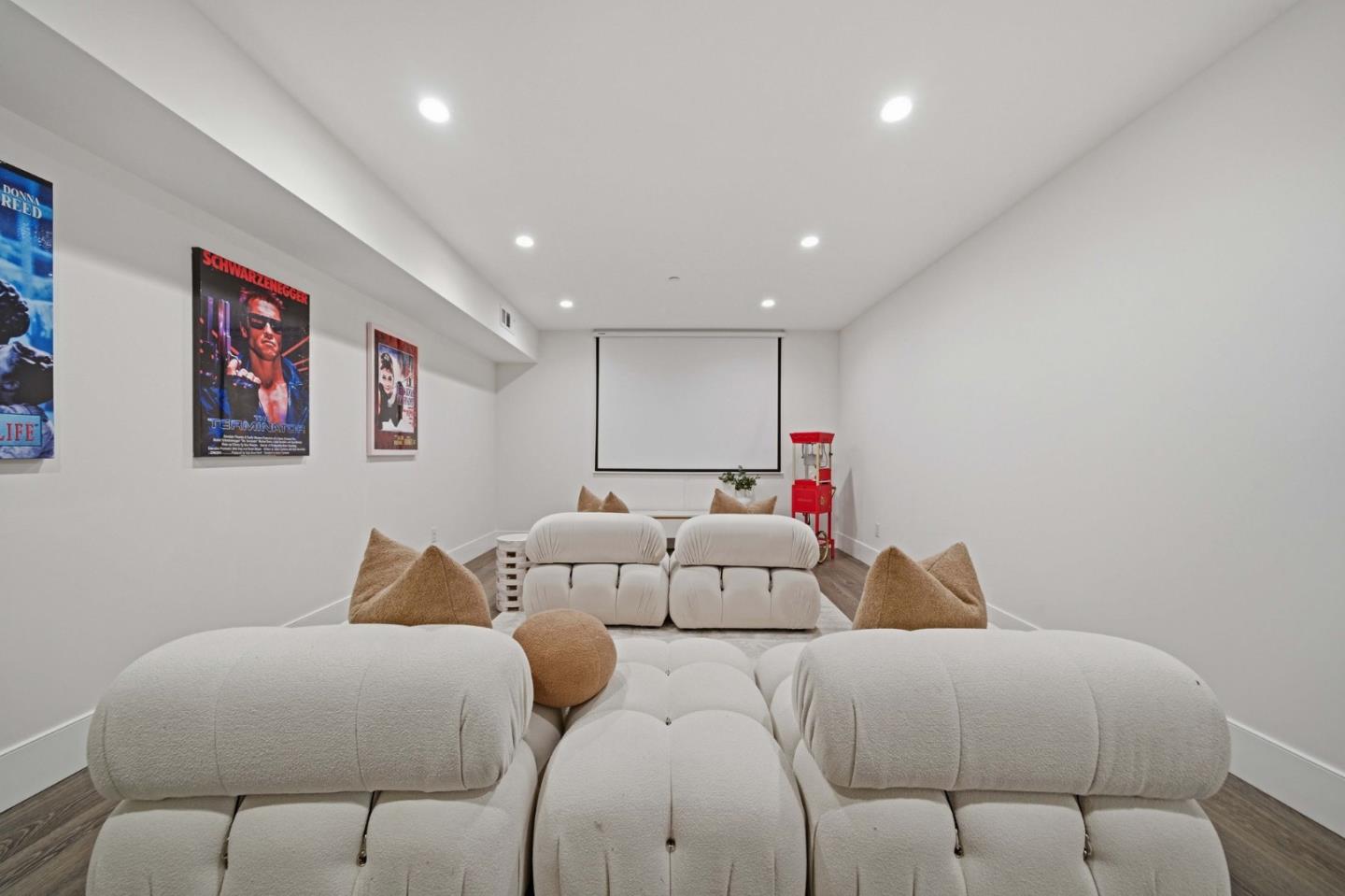 Detail Gallery Image 44 of 75 For 575 Maybell Ave, Palo Alto,  CA 94306 - 5 Beds | 6/1 Baths