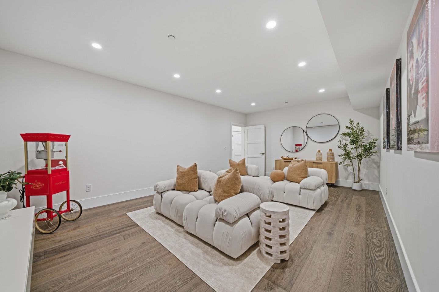 Detail Gallery Image 45 of 75 For 575 Maybell Ave, Palo Alto,  CA 94306 - 5 Beds | 6/1 Baths