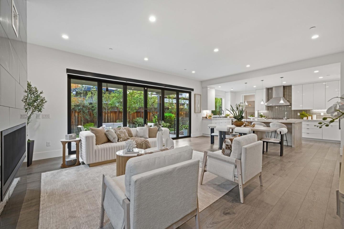 Detail Gallery Image 6 of 75 For 575 Maybell Ave, Palo Alto,  CA 94306 - 5 Beds | 6/1 Baths