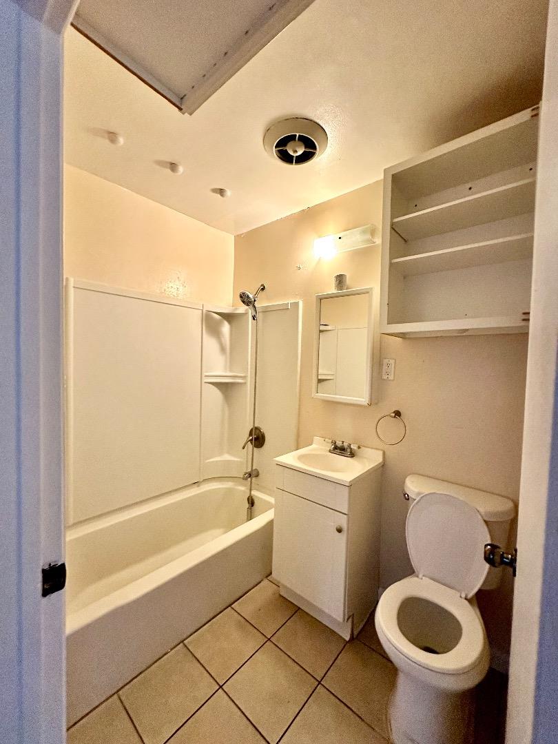 Detail Gallery Image 13 of 14 For 251 Ivy Dr, Menlo Park,  CA 94025 - 4 Beds | 3 Baths