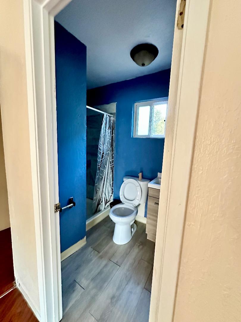 Detail Gallery Image 4 of 14 For 251 Ivy Dr, Menlo Park,  CA 94025 - 4 Beds | 3 Baths