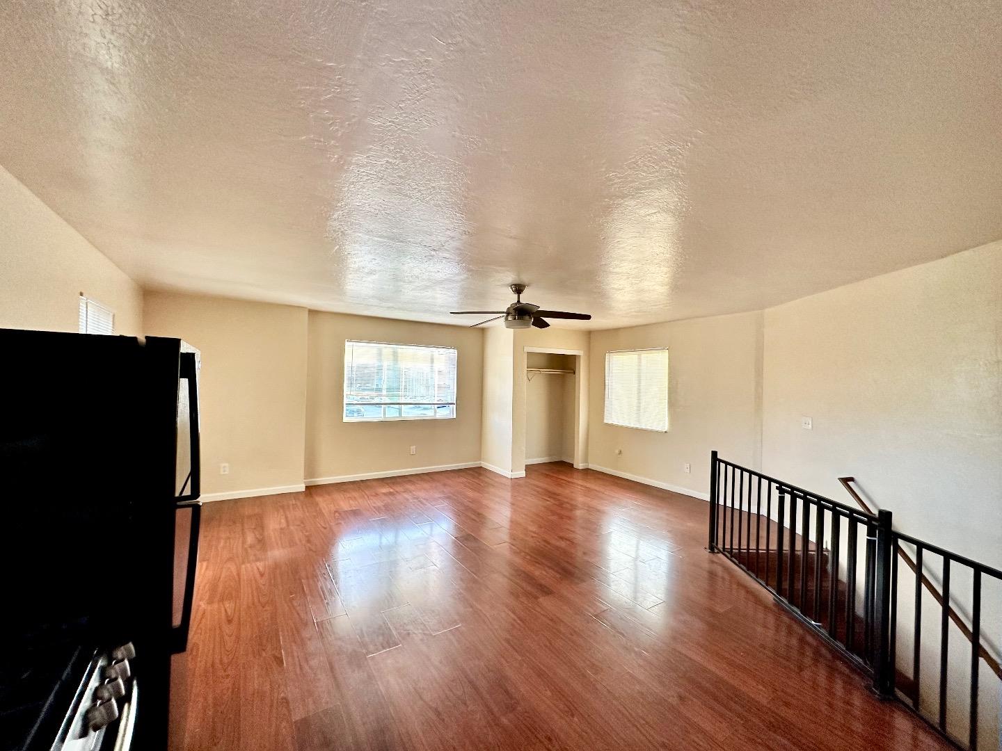 Detail Gallery Image 5 of 14 For 251 Ivy Dr, Menlo Park,  CA 94025 - 4 Beds | 3 Baths