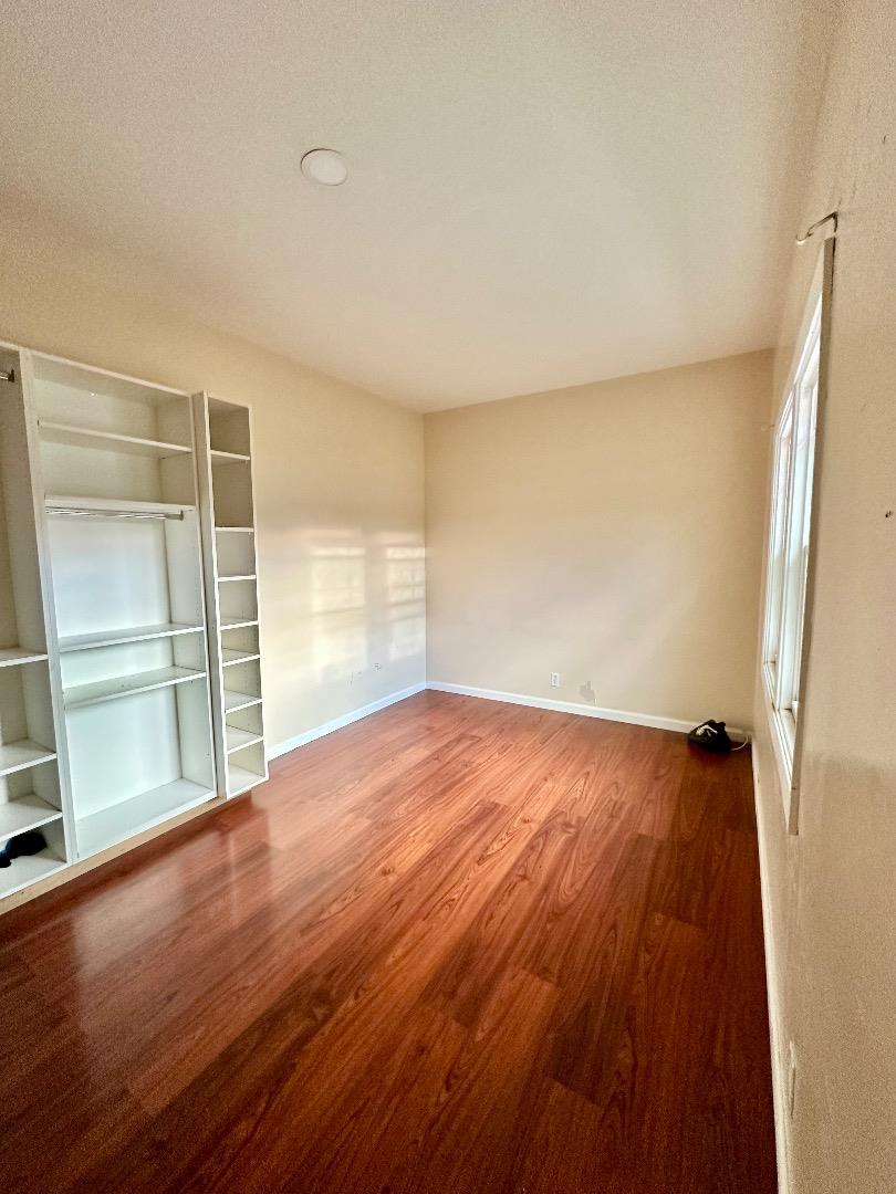 Detail Gallery Image 8 of 14 For 251 Ivy Dr, Menlo Park,  CA 94025 - 4 Beds | 3 Baths