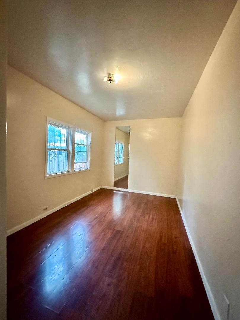 Detail Gallery Image 9 of 14 For 251 Ivy Dr, Menlo Park,  CA 94025 - 4 Beds | 3 Baths