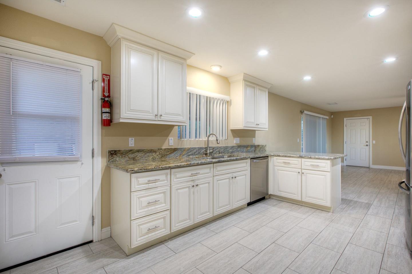 Detail Gallery Image 20 of 35 For 18261 Sanders Dr, Lake Elsinore,  CA 92530 - 3 Beds | 2 Baths