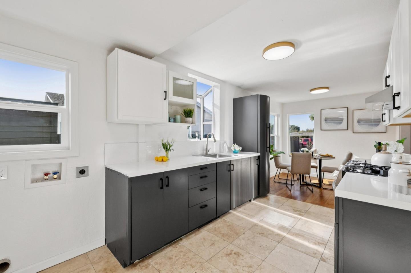 Detail Gallery Image 5 of 16 For 2352 Menalto Ave, East Palo Alto,  CA 94303 - 2 Beds | 1 Baths