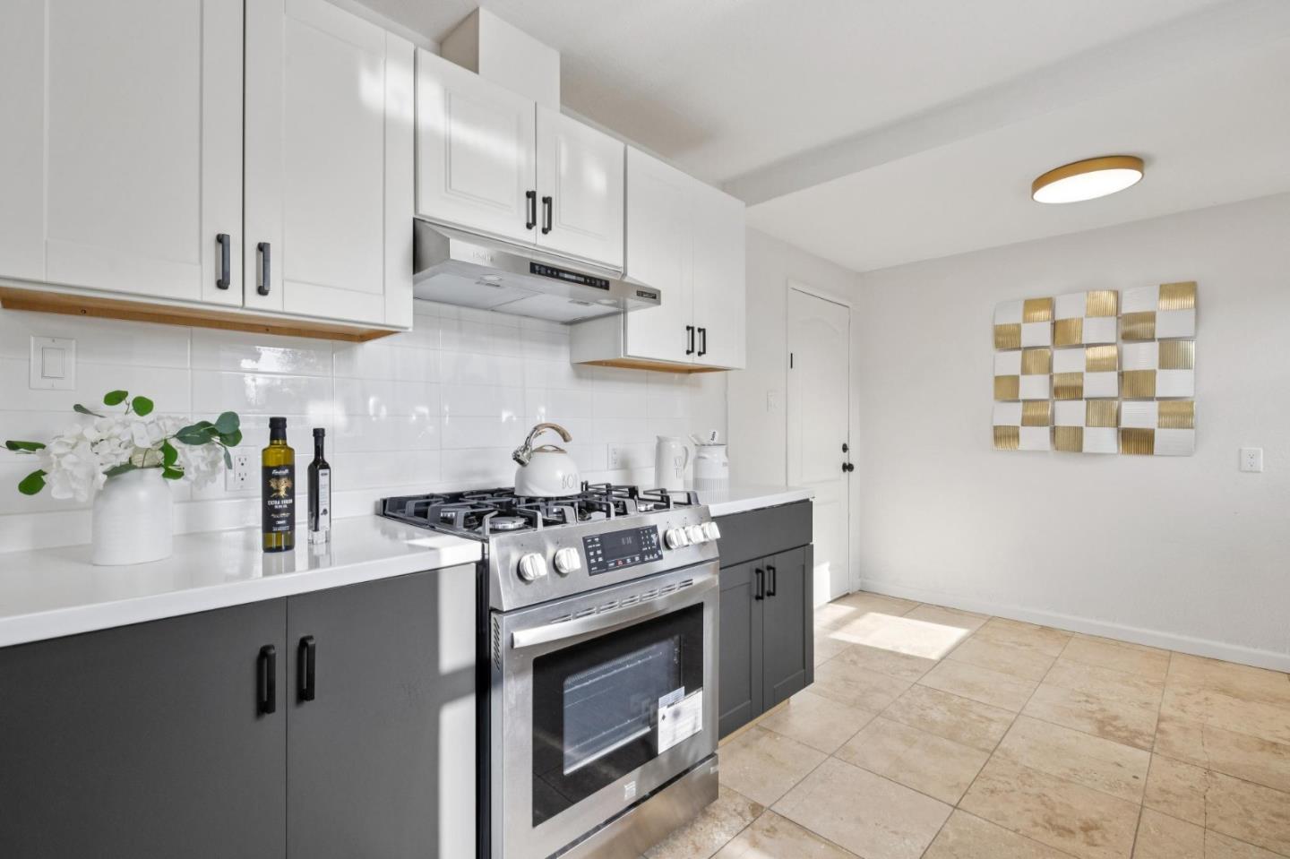 Detail Gallery Image 7 of 16 For 2352 Menalto Ave, East Palo Alto,  CA 94303 - 2 Beds | 1 Baths