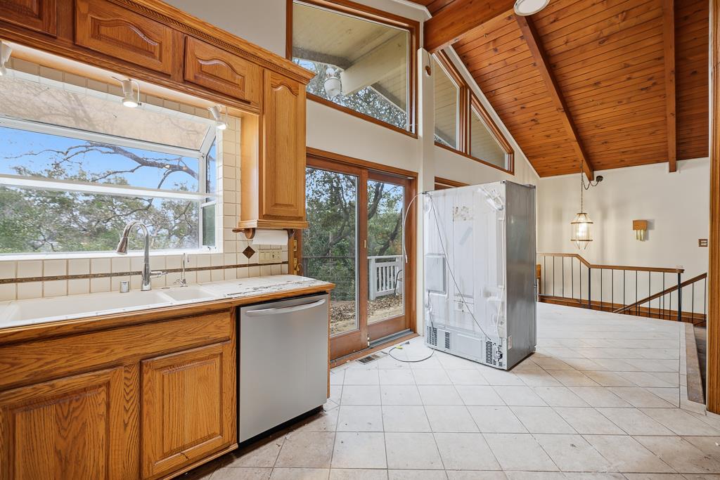 Detail Gallery Image 11 of 53 For 16 Castlewood Dr, Pleasanton,  CA 94566 - 4 Beds | 3 Baths