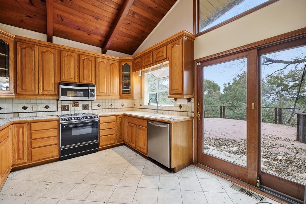 Detail Gallery Image 12 of 53 For 16 Castlewood Dr, Pleasanton,  CA 94566 - 4 Beds | 3 Baths