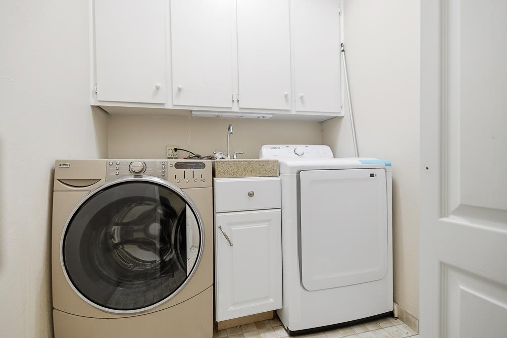 Detail Gallery Image 14 of 53 For 16 Castlewood Dr, Pleasanton,  CA 94566 - 4 Beds | 3 Baths