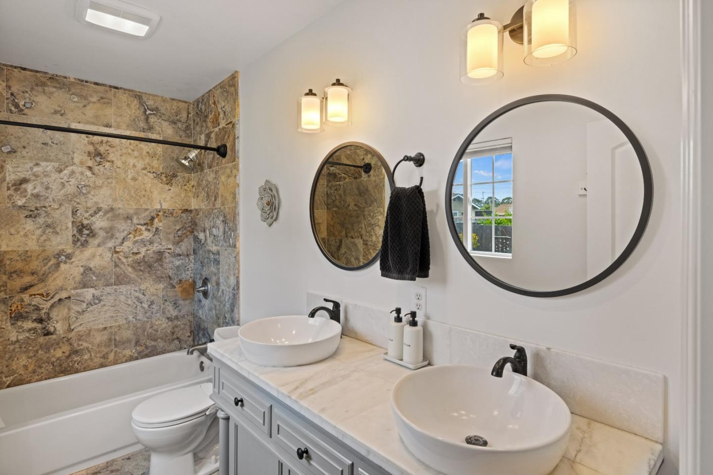 Detail Gallery Image 17 of 38 For 339 Ramona Ave, Monterey,  CA 93940 - 3 Beds | 2 Baths