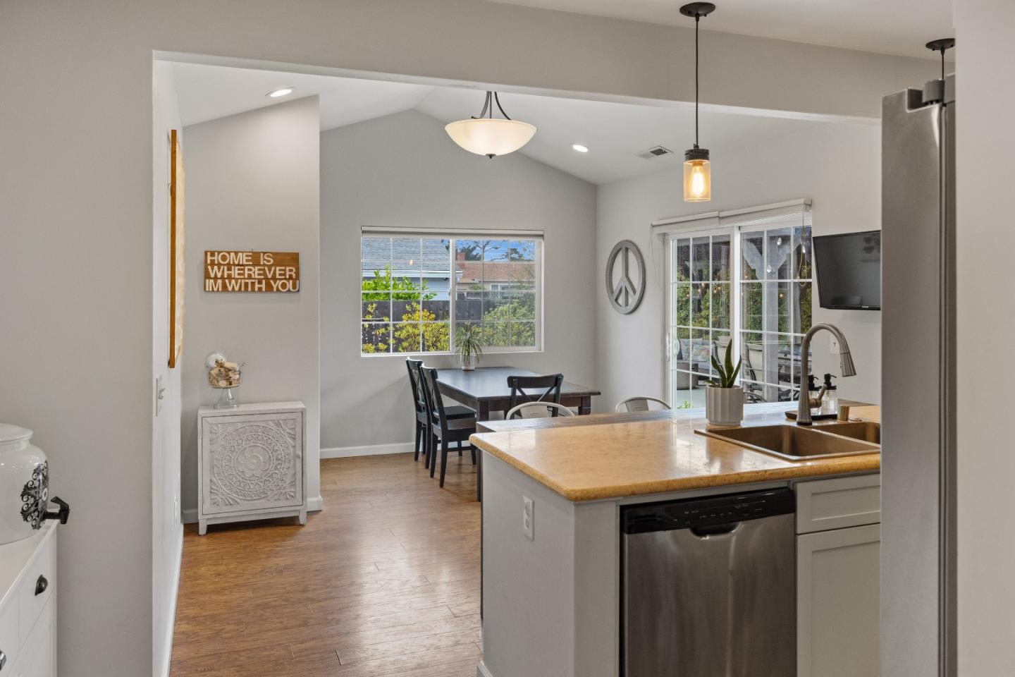 Detail Gallery Image 6 of 38 For 339 Ramona Ave, Monterey,  CA 93940 - 3 Beds | 2 Baths