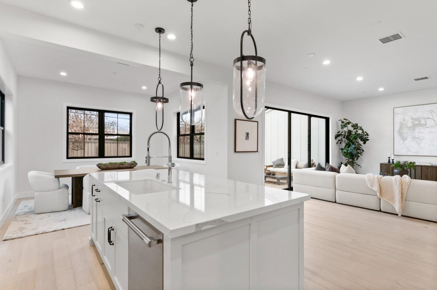 Detail Gallery Image 15 of 41 For 15236 Dickens Ave, San Jose,  CA 95124 - 5 Beds | 4/1 Baths