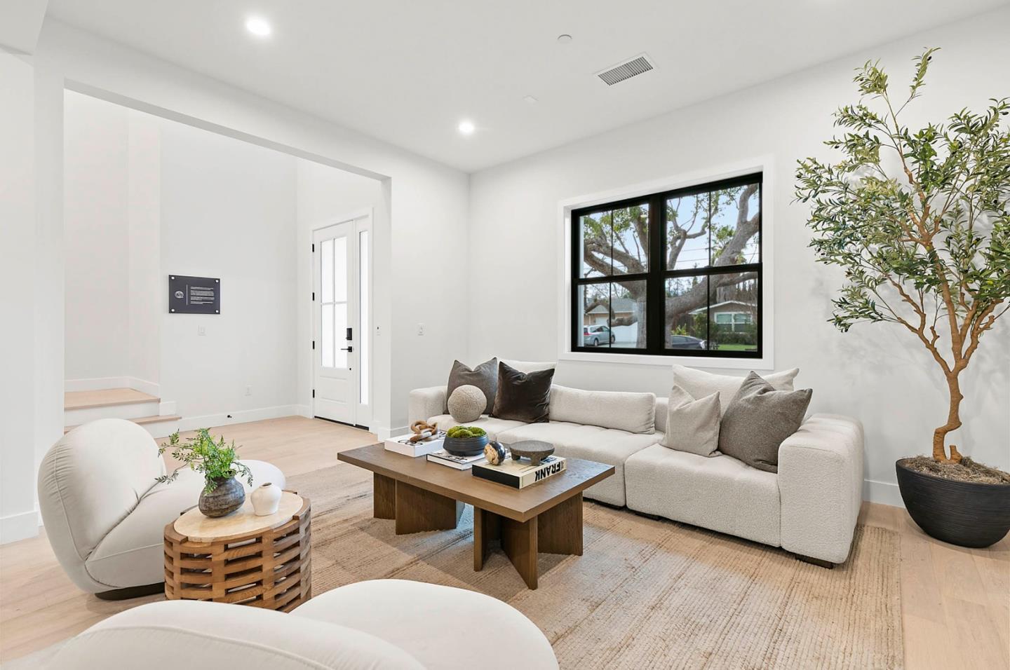 Detail Gallery Image 9 of 41 For 15236 Dickens Ave, San Jose,  CA 95124 - 5 Beds | 4/1 Baths