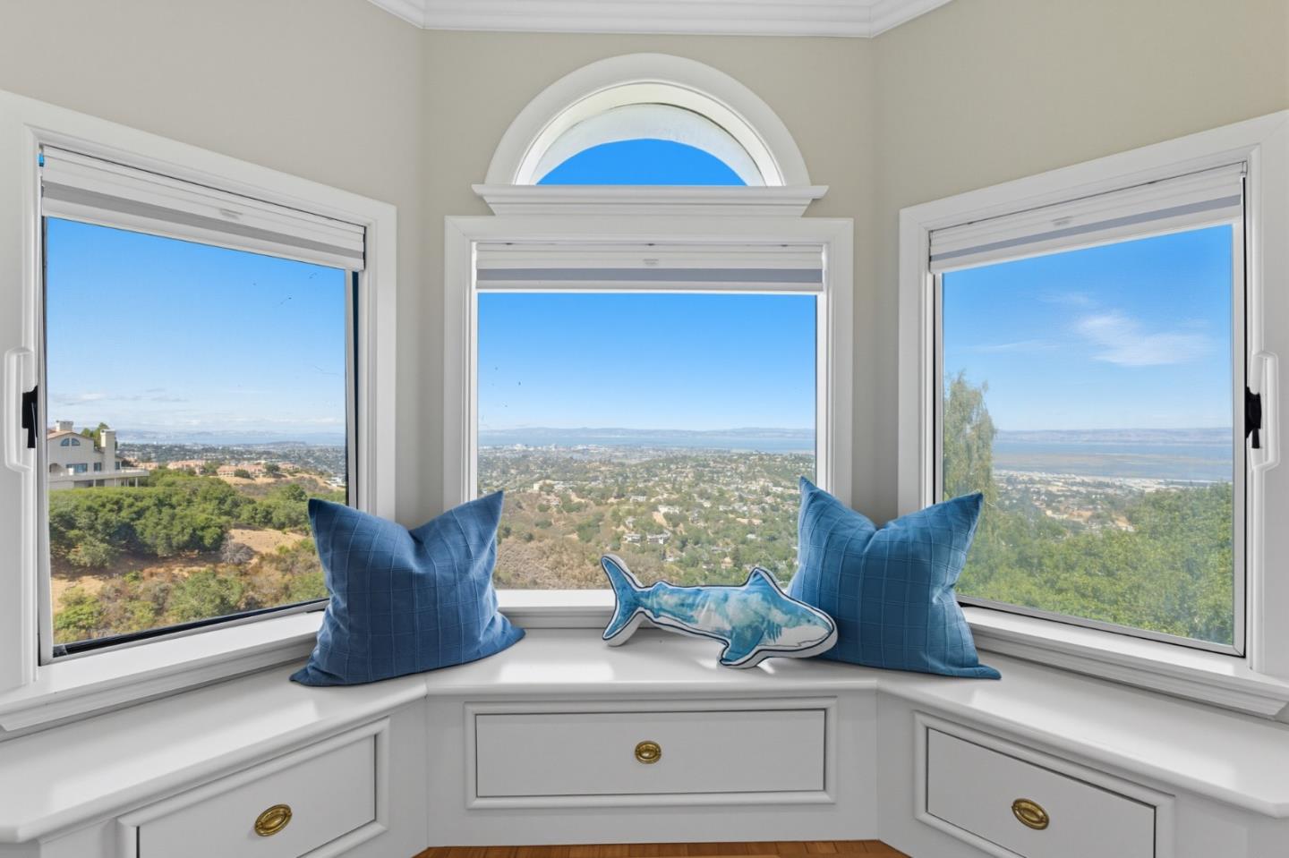 Detail Gallery Image 30 of 113 For 1 Lewis Ranch Rd, San Carlos,  CA 94070 - 6 Beds | 6/1 Baths