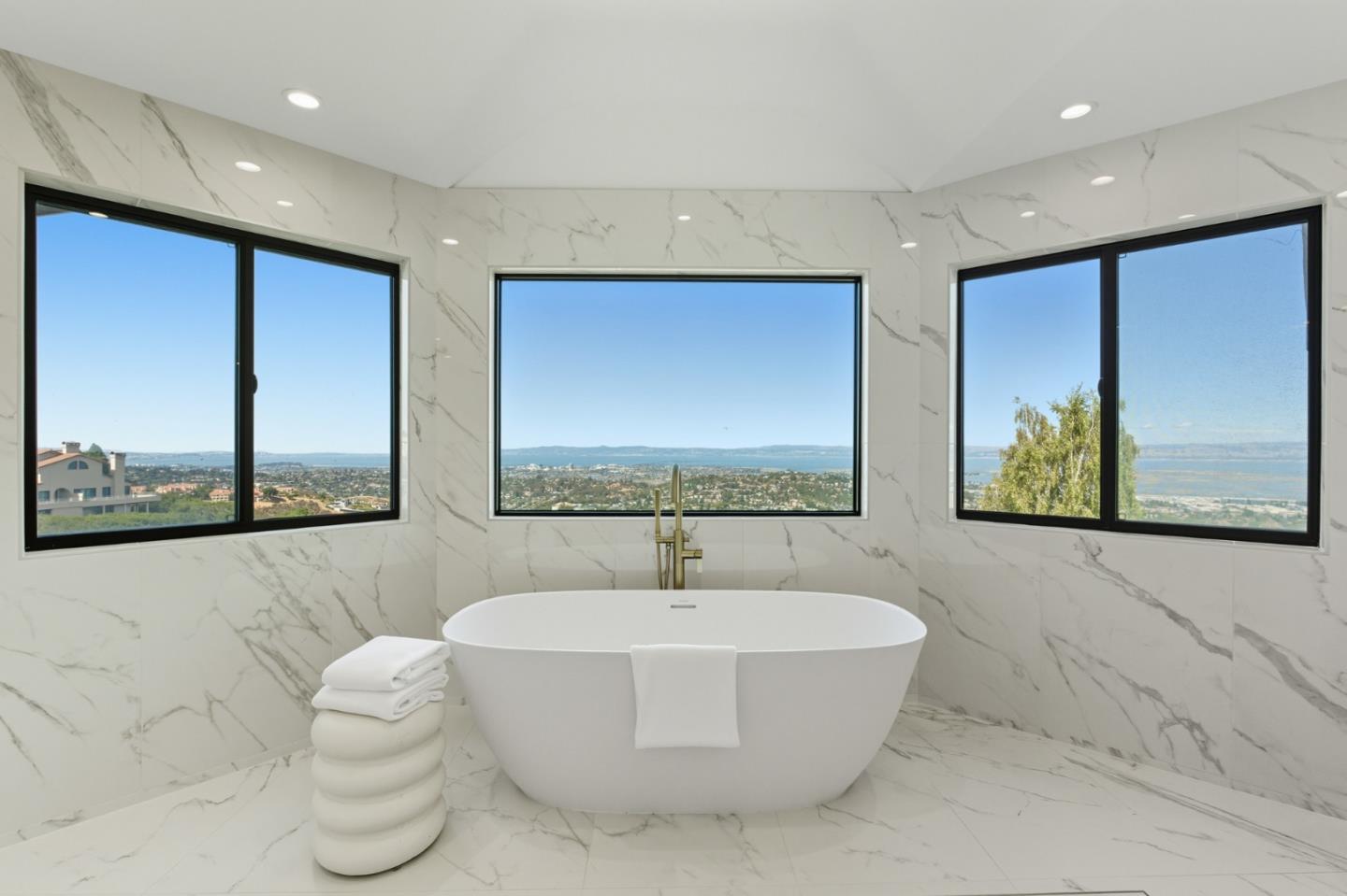 Detail Gallery Image 33 of 113 For 1 Lewis Ranch Rd, San Carlos,  CA 94070 - 6 Beds | 6/1 Baths