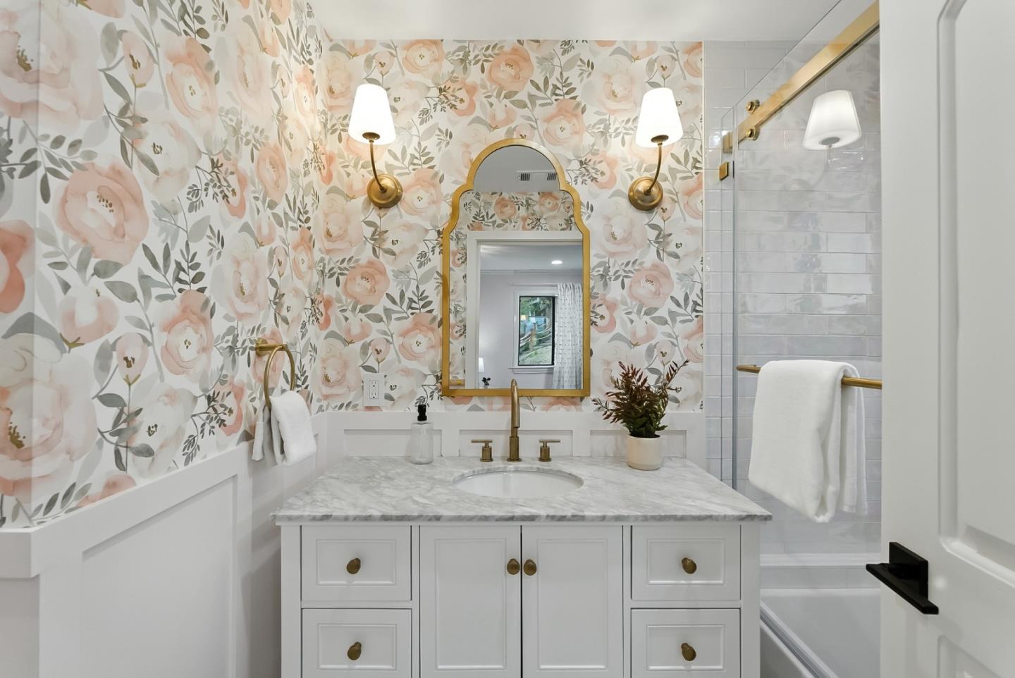 Detail Gallery Image 45 of 113 For 1 Lewis Ranch Rd, San Carlos,  CA 94070 - 6 Beds | 6/1 Baths