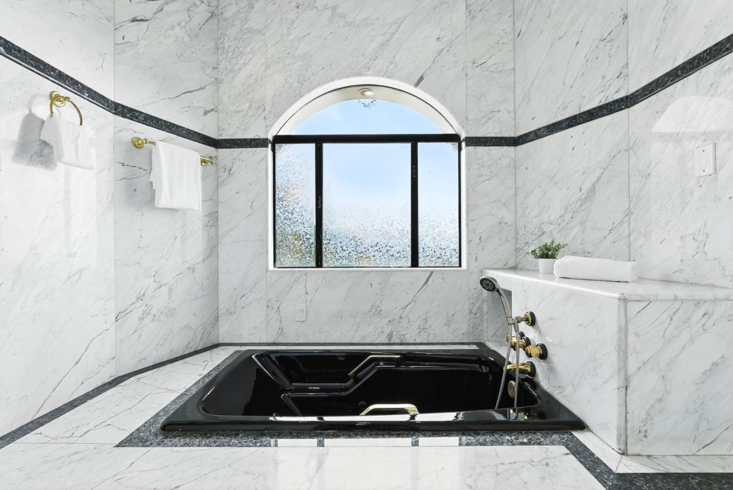 Detail Gallery Image 79 of 113 For 1 Lewis Ranch Rd, San Carlos,  CA 94070 - 6 Beds | 6/1 Baths