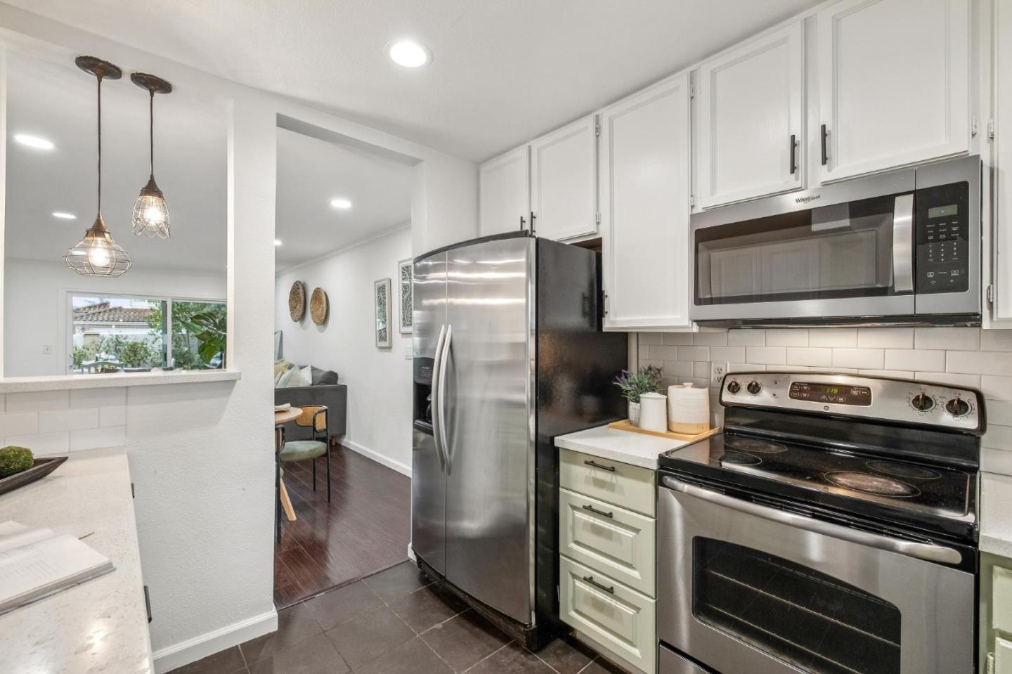 Detail Gallery Image 13 of 34 For 1303 Victoria Ter, Sunnyvale,  CA 94087 - 2 Beds | 2/1 Baths