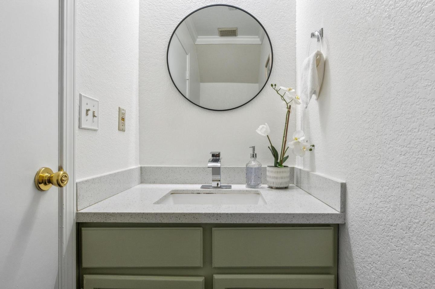 Detail Gallery Image 15 of 34 For 1303 Victoria Ter, Sunnyvale,  CA 94087 - 2 Beds | 2/1 Baths
