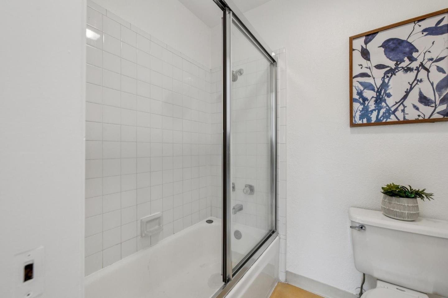 Detail Gallery Image 21 of 34 For 1303 Victoria Ter, Sunnyvale,  CA 94087 - 2 Beds | 2/1 Baths