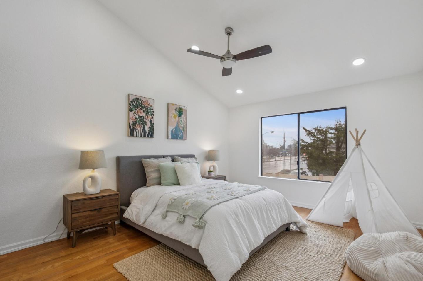 Detail Gallery Image 26 of 34 For 1303 Victoria Ter, Sunnyvale,  CA 94087 - 2 Beds | 2/1 Baths