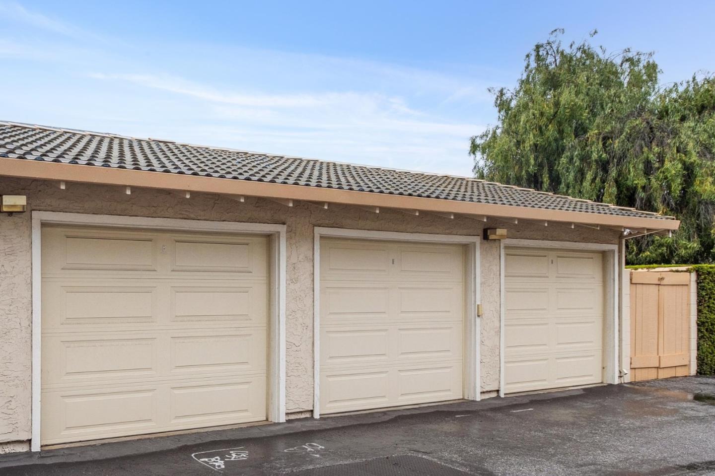 Detail Gallery Image 33 of 34 For 1303 Victoria Ter, Sunnyvale,  CA 94087 - 2 Beds | 2/1 Baths