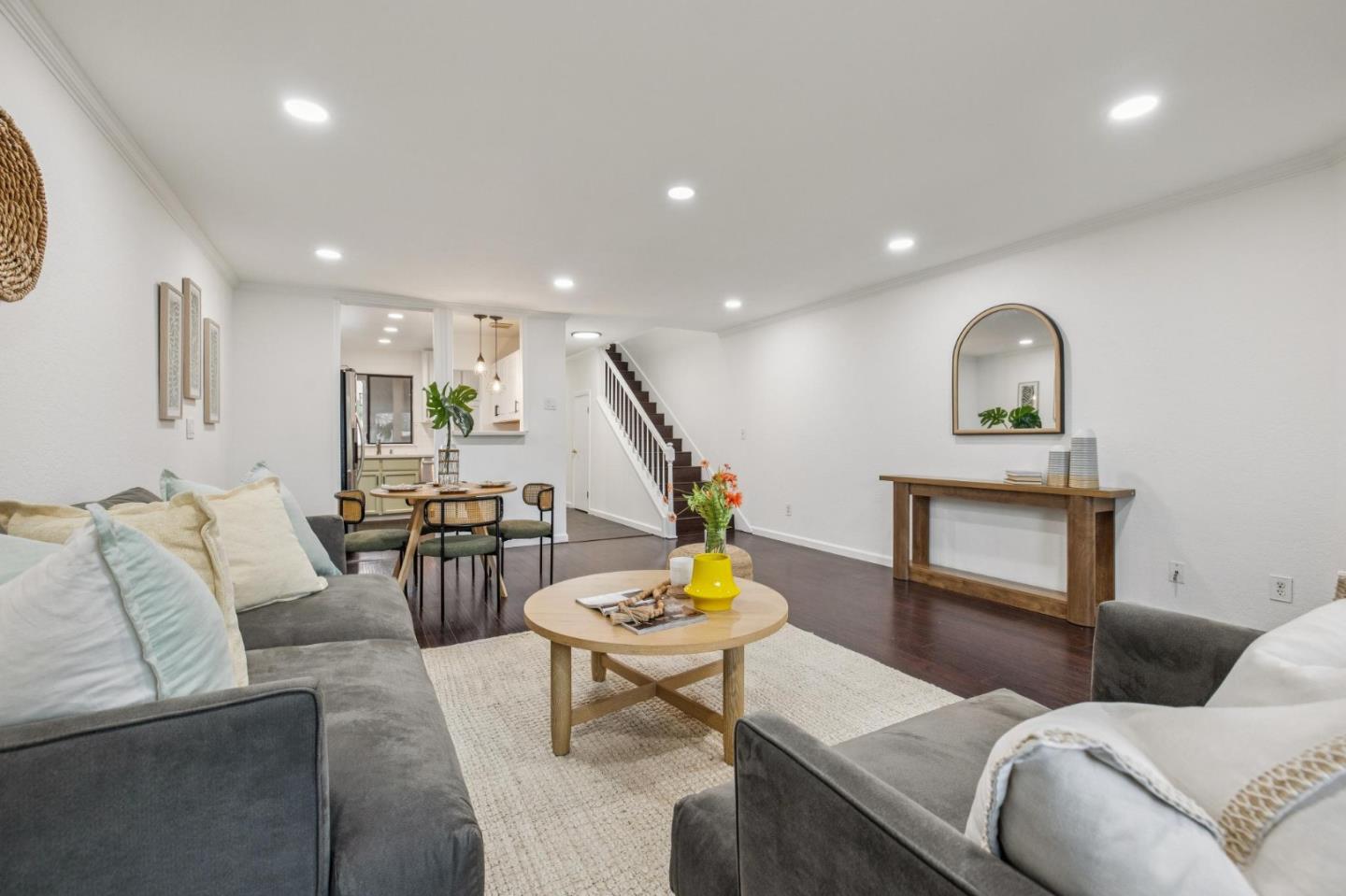 Detail Gallery Image 5 of 34 For 1303 Victoria Ter, Sunnyvale,  CA 94087 - 2 Beds | 2/1 Baths