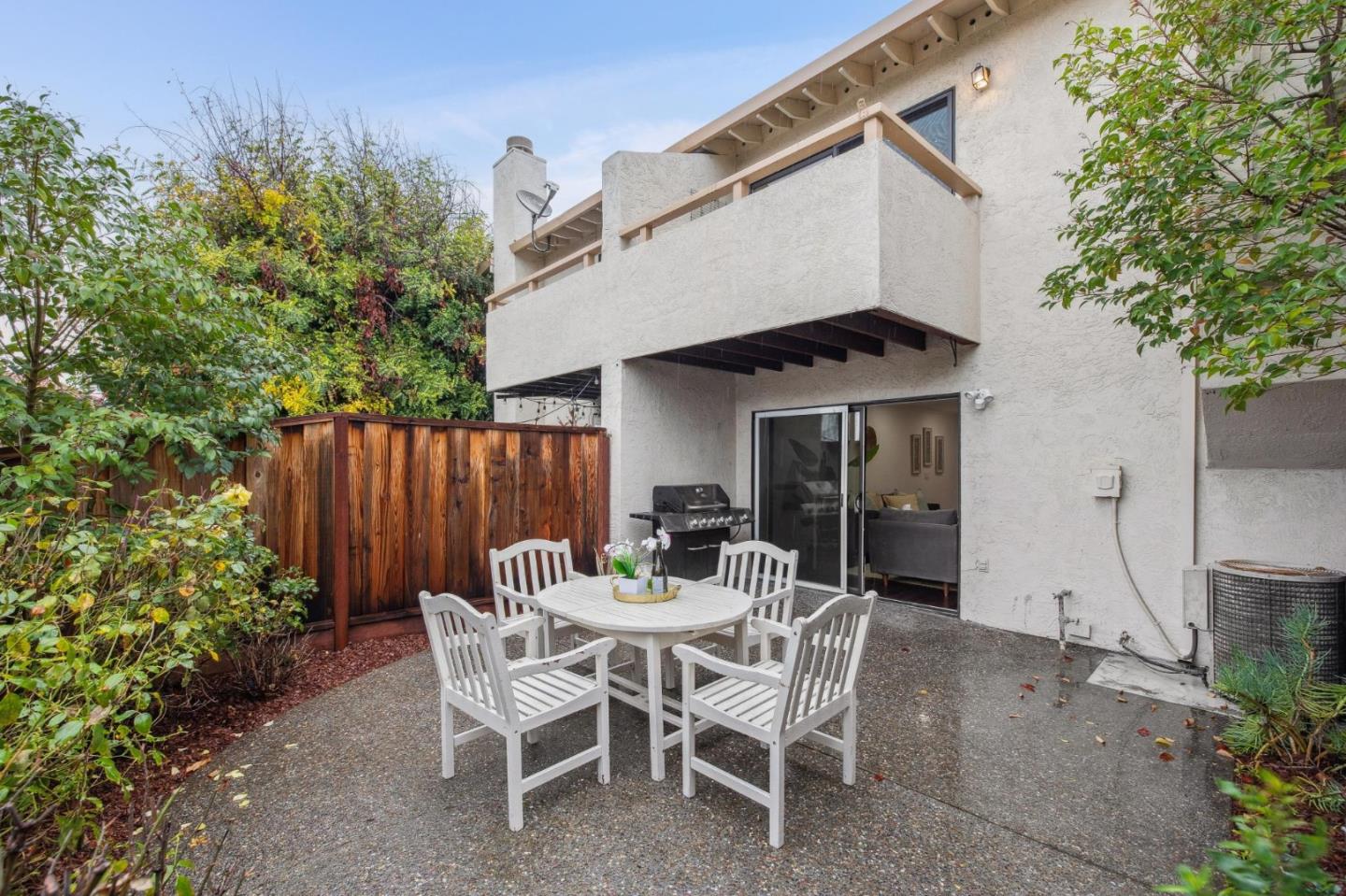 Detail Gallery Image 7 of 34 For 1303 Victoria Ter, Sunnyvale,  CA 94087 - 2 Beds | 2/1 Baths