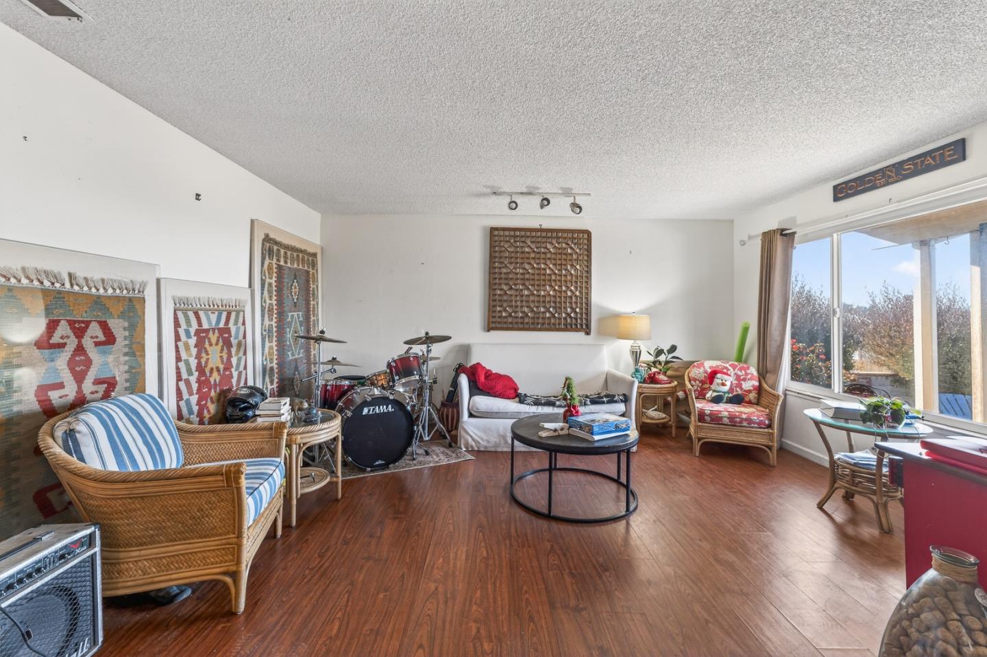 Detail Gallery Image 12 of 34 For 1688 Harding St, Seaside,  CA 93955 - 3 Beds | 2 Baths